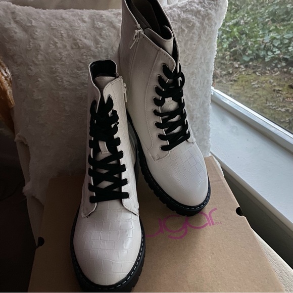 WHITE CROCO BOOTS SGR-KAEDY SZ 9 NWT by SUGAR - Picture 10 of 12